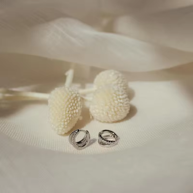 Gold Hoop Earrings for Women,14K Gold Plated Diamond Huggie Hoop Earrings for Women Wedding Gift For Woman Christmas Gift